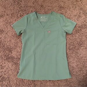 ‼️Figs Catarina One-Pocket Scrub Top‼️